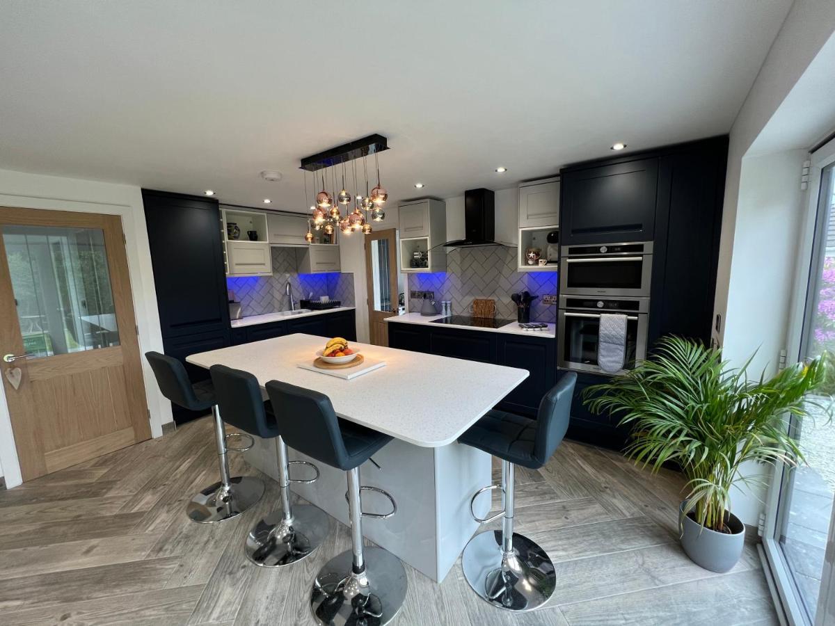 Luxurious Modern 2 Bedroom Bungalow Private Garden Holyhead Exterior foto
