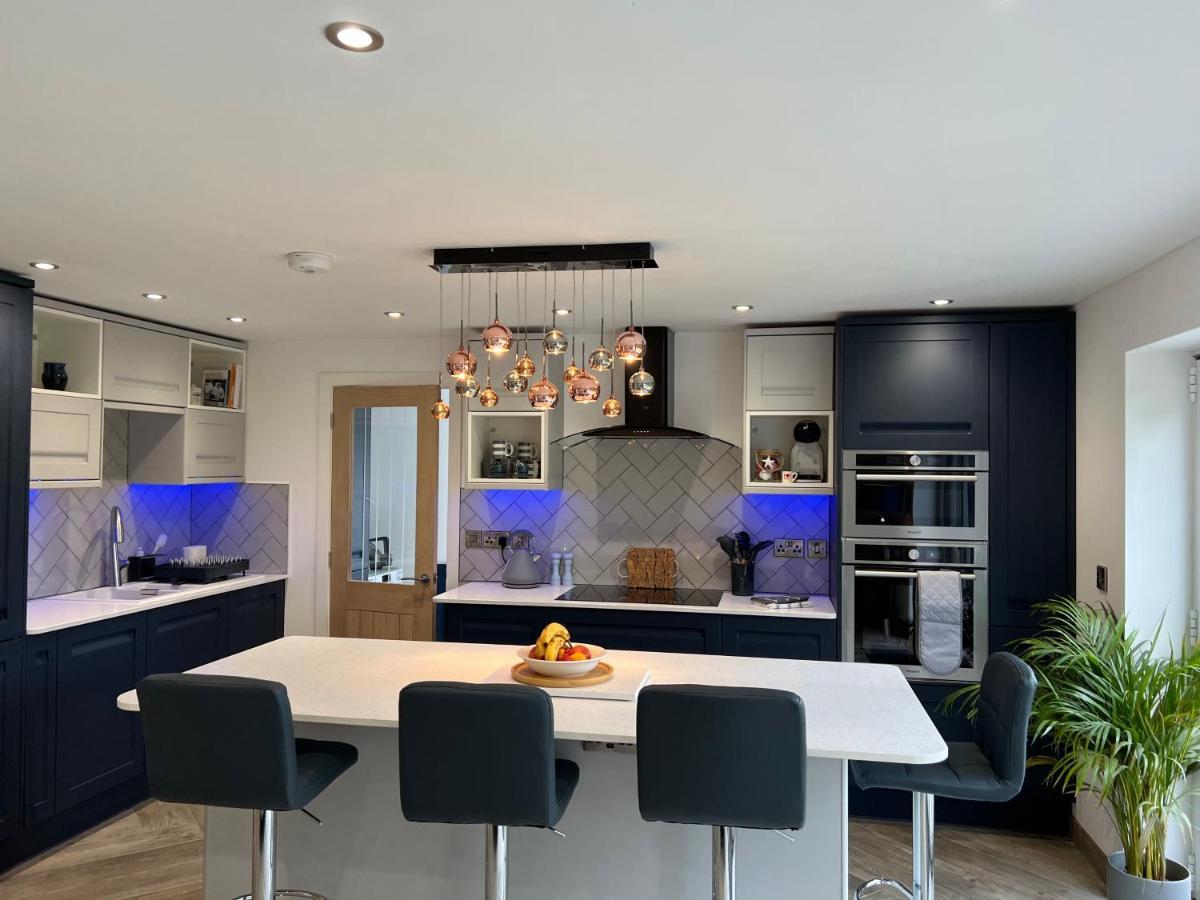 Luxurious Modern 2 Bedroom Bungalow Private Garden Holyhead Exterior foto