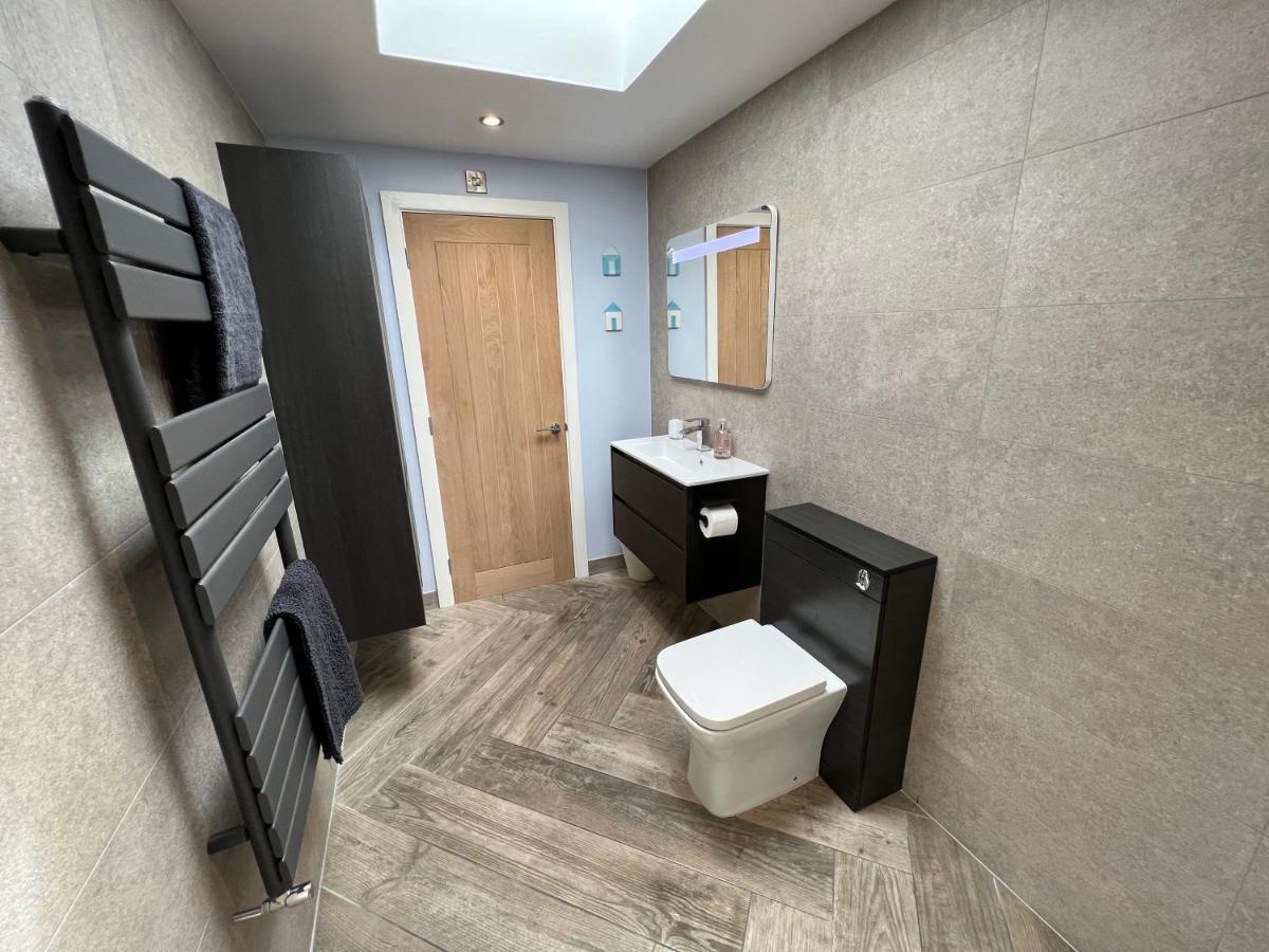 Luxurious Modern 2 Bedroom Bungalow Private Garden Holyhead Exterior foto