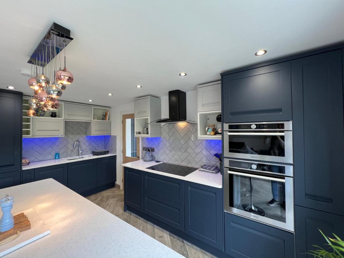 Luxurious Modern 2 Bedroom Bungalow Private Garden Holyhead Exterior foto