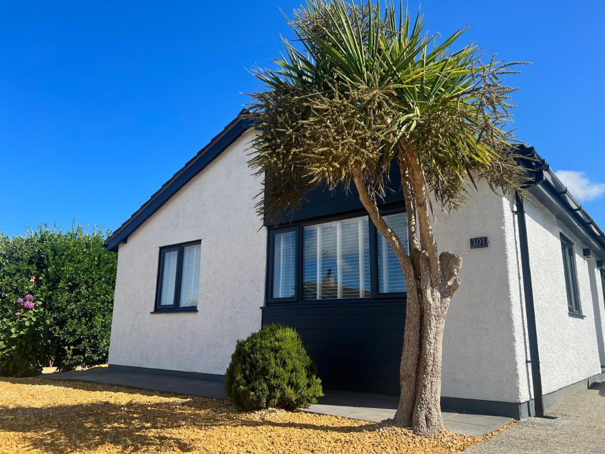Luxurious Modern 2 Bedroom Bungalow Private Garden Holyhead Exterior foto