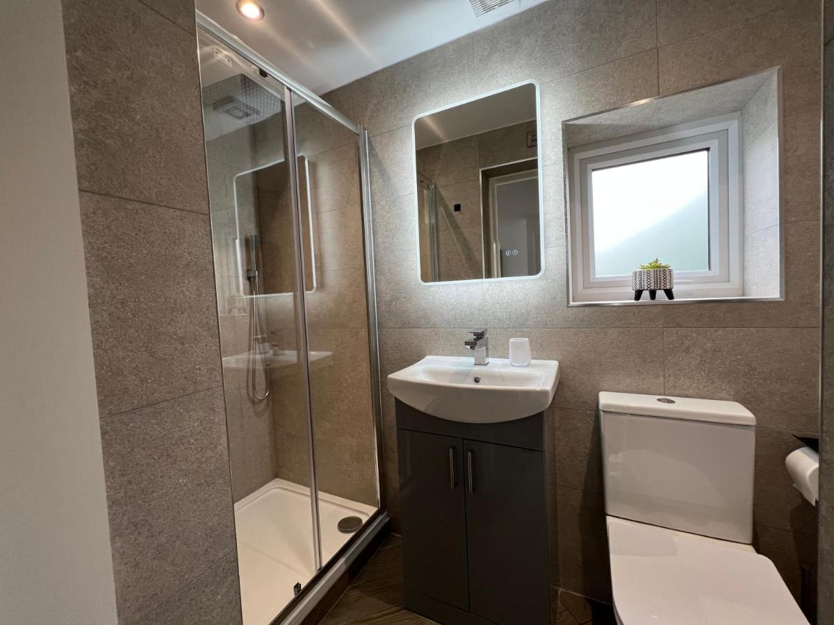 Luxurious Modern 2 Bedroom Bungalow Private Garden Holyhead Exterior foto