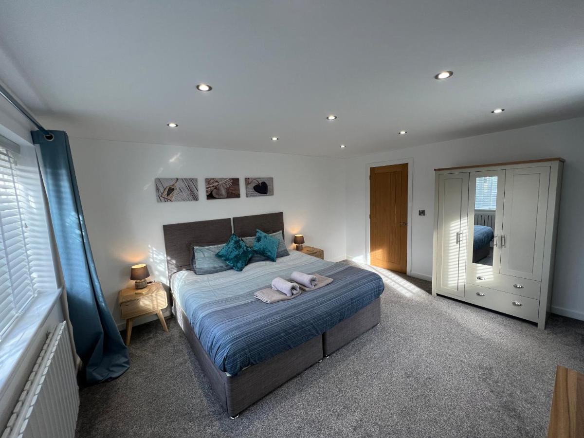 Luxurious Modern 2 Bedroom Bungalow Private Garden Holyhead Exterior foto