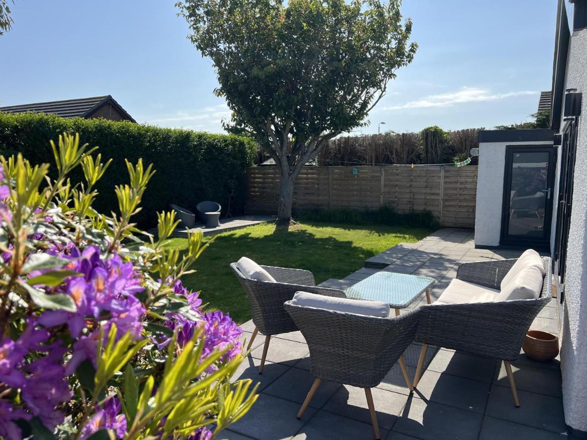 Luxurious Modern 2 Bedroom Bungalow Private Garden Holyhead Exterior foto