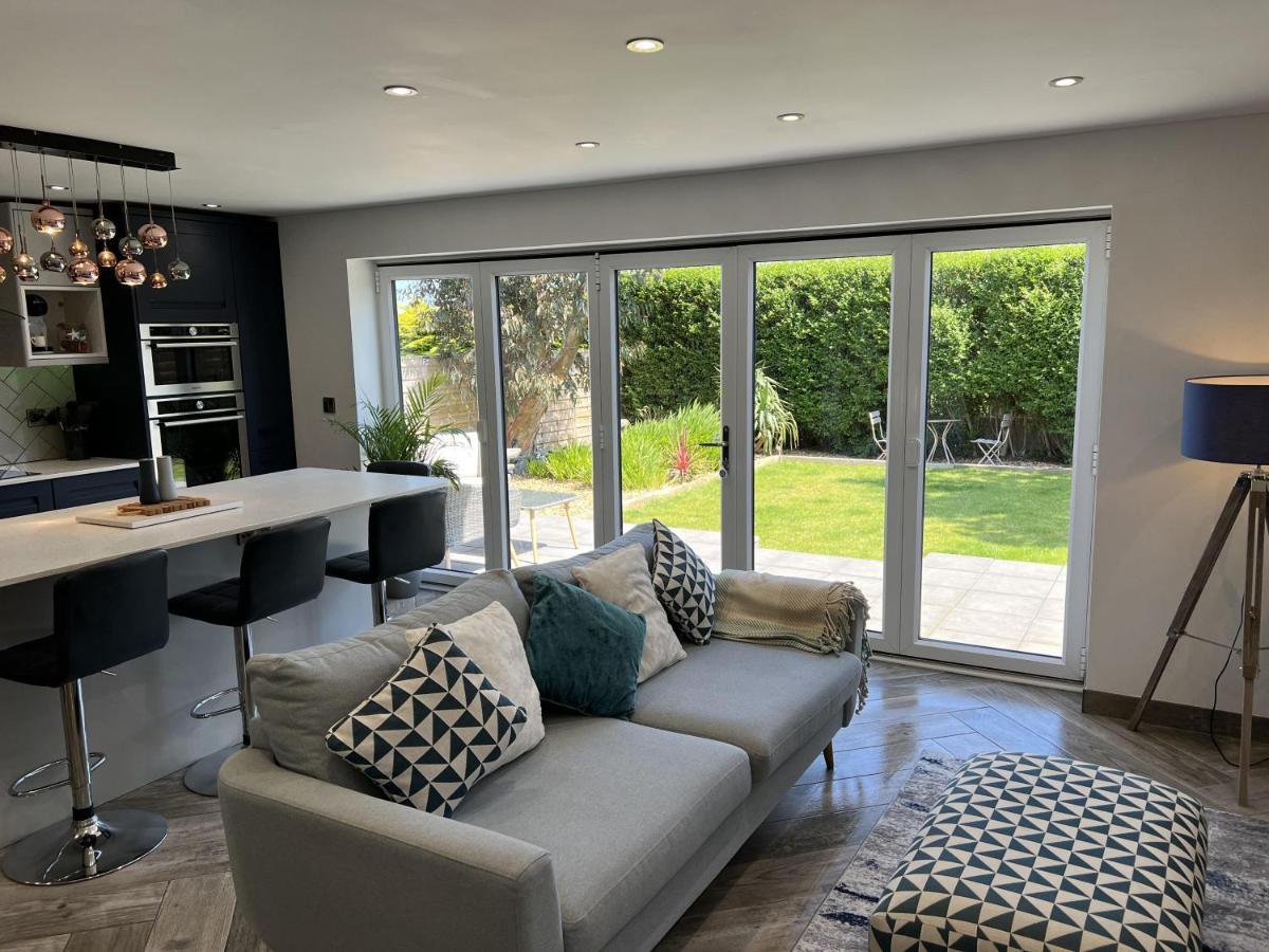 Luxurious Modern 2 Bedroom Bungalow Private Garden Holyhead Exterior foto