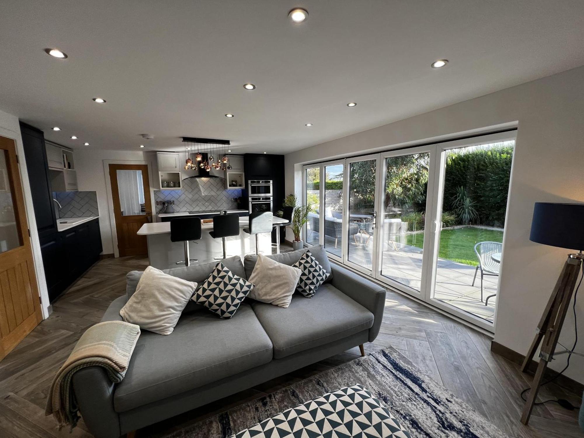 Luxurious Modern 2 Bedroom Bungalow Private Garden Holyhead Exterior foto