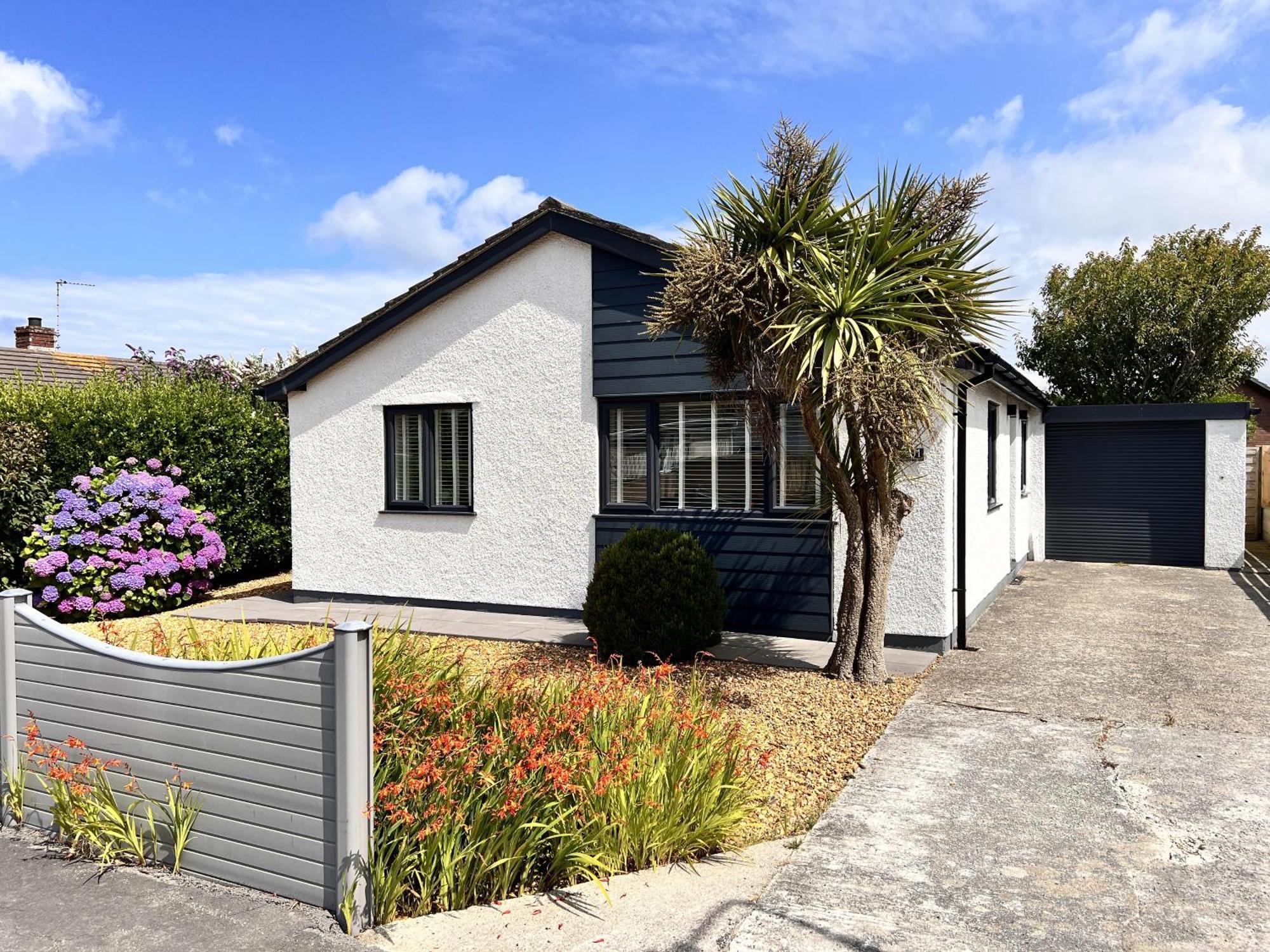 Luxurious Modern 2 Bedroom Bungalow Private Garden Holyhead Exterior foto